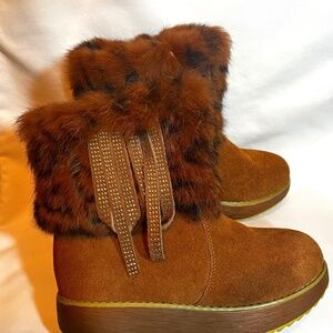 Milanao Women’s fur short boot 38 Euro 7.5 U.S.
